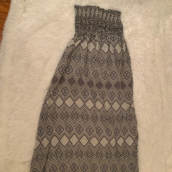 Forever 21 Dresses & Skirts - Black and White Bandeau Maxi Dress